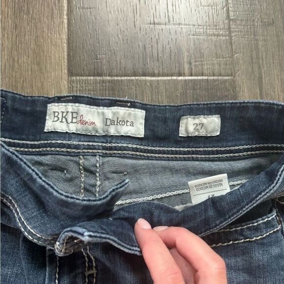 WOMENS BKE CUTOFFS SIZE 27 - Picture 2 of 3